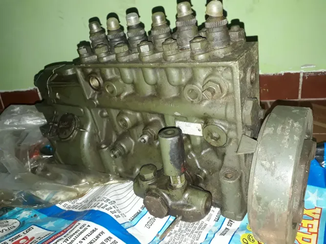 Vendo bomba injetora MB 1933 BOSCH.