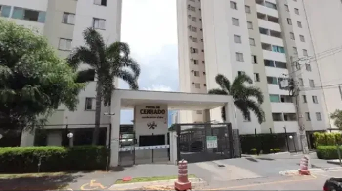 Apartamento com 3 dormitórios (1 suíte), 2 vagas, todo com armários.