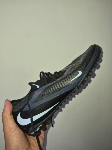 Chuteira Society Nike Phantom 6 ReactX Pro Low - Preta (Tam. 42)