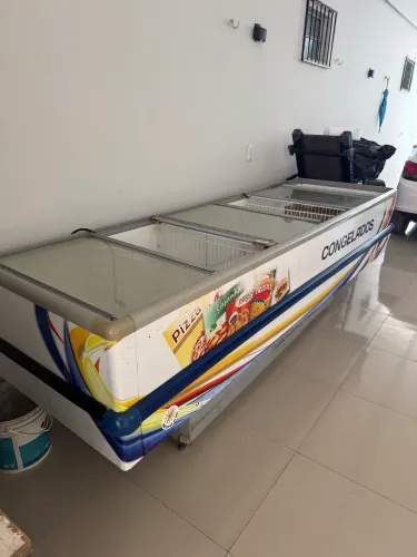 Ilha expositor seis portas 3,5 metros