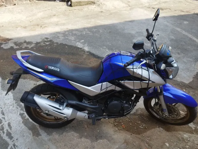 Moto fazer muito conservada