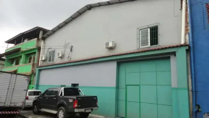 Comercial/Industrial de 720 metros quadrados no bairro Moquetá