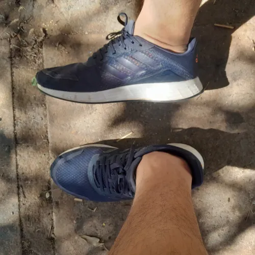 Tênis adidas azul e branco Original