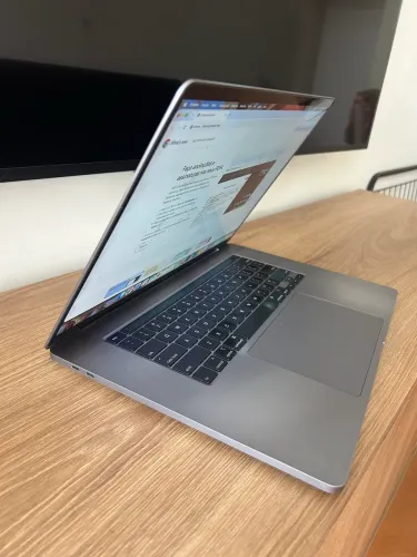 MacBook Pro 16? 2019 i7 6-Core | 16GB RAM | SSD 500GB | Touch Bar | Impecável