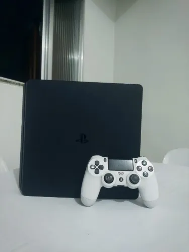 Vendo Playstation 4 Slim + 1 controle + 5 jogos