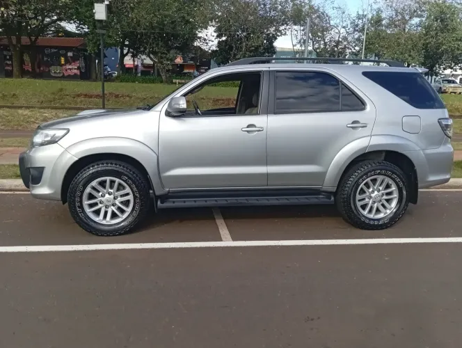 Toyota Hilux SW4 SRV D4-d 4X4 3.0 TDI Dies. AUT 2015