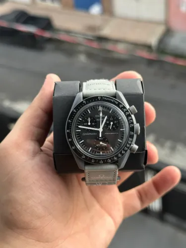 OMEGA SPEEDMASTER MOONSWATCH 