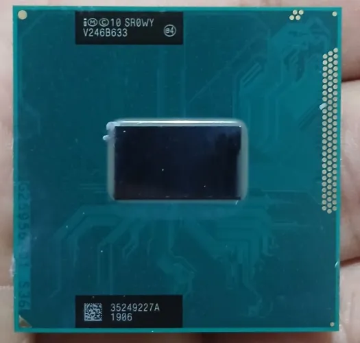 Modelo: Intel Core i5-3230M (Código SR0WY / Lote V246B633).