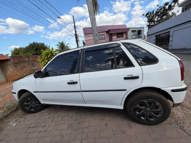 Volkswagen Gol Geração III Power 1.0 MI 16V Gasolina Mec. 4P 2002
