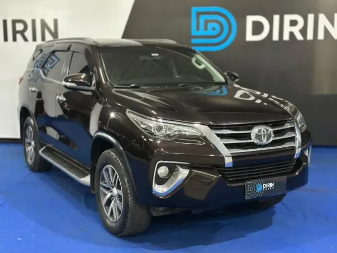 Toyota Hilux SW4 SRX 4X4 2.8 TDI 16V Dies. Aut. 2016