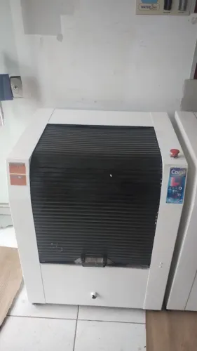 Batedor de tintas giroscópico Coral T-6000 usado