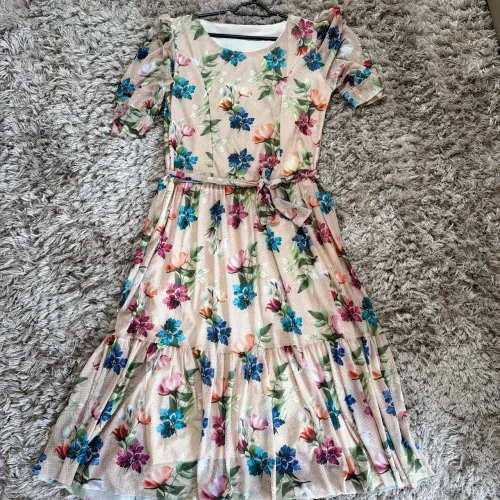 Vestido NOVO , tule, G serve até 44