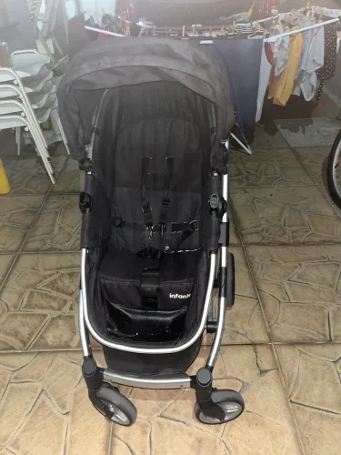 Carrinho de Bebê à Venda ?