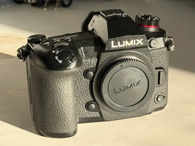 Panasonic Lumix G9 (DC-G9EG-K) - Kit 12-35 f2.8 + DMW-AC10 original