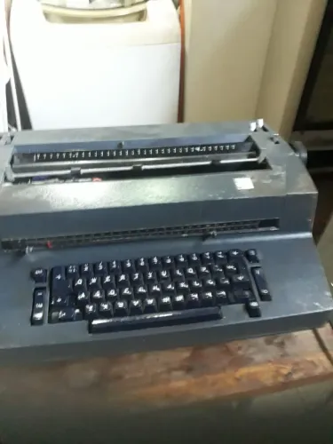 Maquina de escrever eletrico