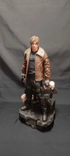 Figure Action Leon Kennedy