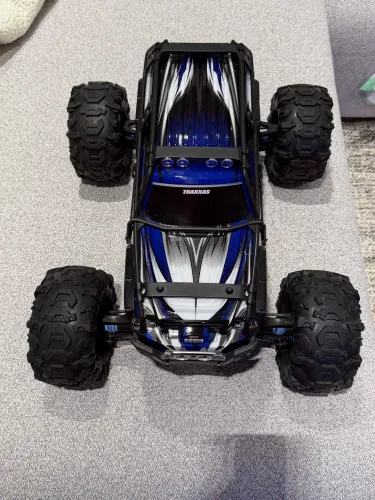 Auto modelo traxas summit 1:10