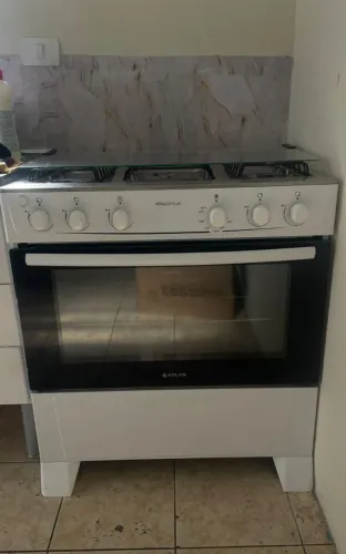 Fogão Mônaco Plus 5 bocas com acendedor automático.