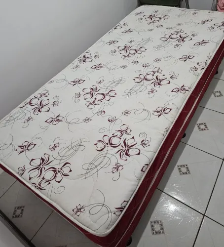 Cama de molas solteiro