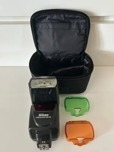 Flash Nikon Speedlight SB-700 + case e filtros
