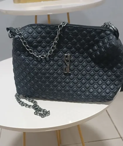 Linda bolsa .Semi nova . Ótimo material.Espaçosa