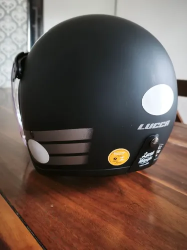 Lindo capacete Lucca tamanho 58