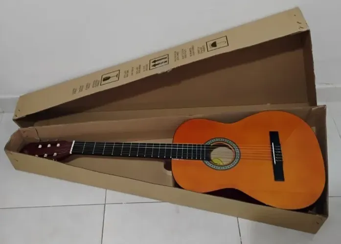 Vendo violão semi novo Gianinni