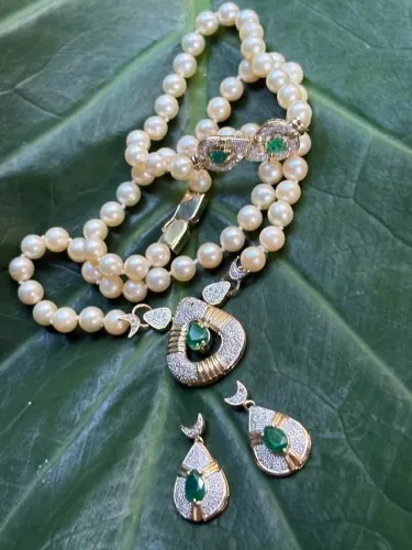 Conjunto Pérolas com Brilhantes e Esmeraldas
