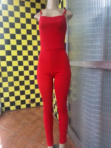 Macacão vermelho sexy