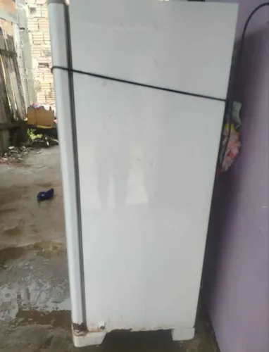 Vendo 2 geladeira funcionando perfeitamente até d+ problema na porta só 
