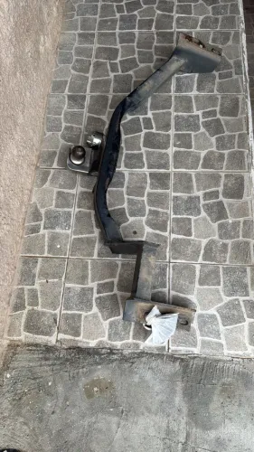 Suporte com engate para reboque, carro sw4 Toyota.