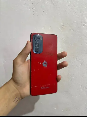 Motorola edge 30.   <br>256 giga <br>Tela com uma linha na tela e tampa descolando