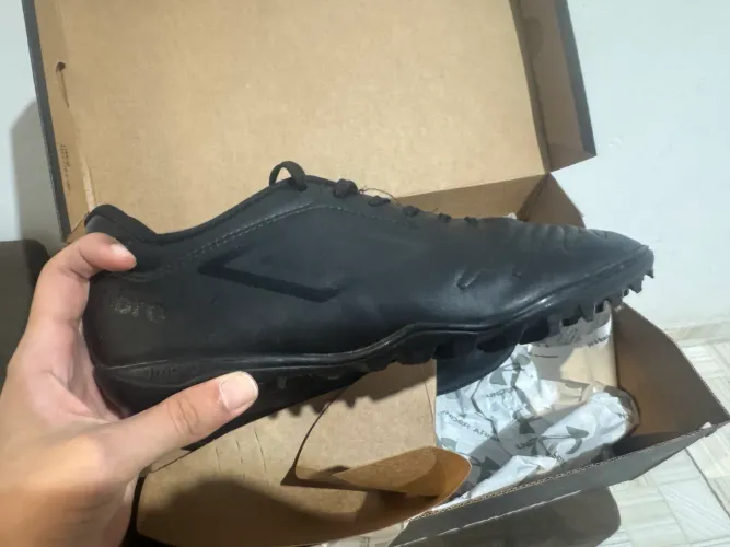Chuteira umbro 42