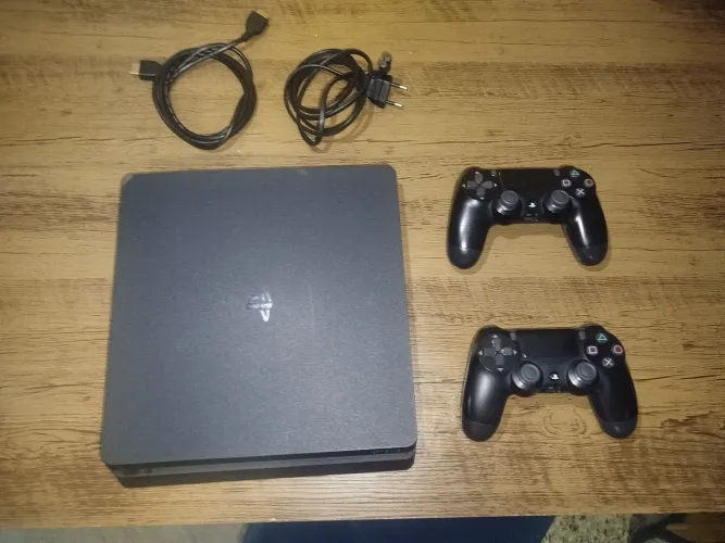 PS4 Slim + 2 Controles Originais DualShock 4 - Pronto pra Jogar e Negociável!
