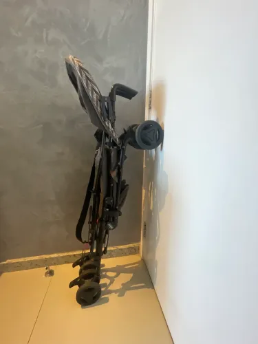 Carrinho de bebê Chicco Snappy preto