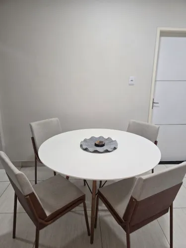 Vende-se mesa de jantar