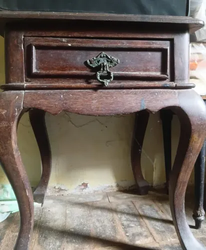 Modello colonial: mesa de cabeceira