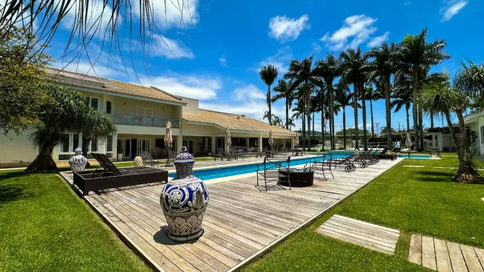 Linda Casa à Venda no Condomínio Acapulco - Praia do Guarujá