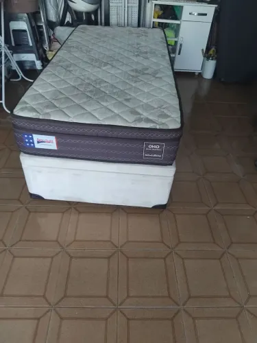 Vendo cama de solteiro box baú estado de novo!!