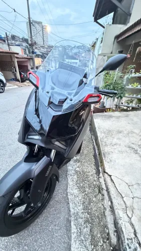 Xmax novinha sem detalhes moto muito boa pra viagem 