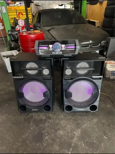 Aparelho de Som Sony Shake 77 com potência de 3.000 watts potente