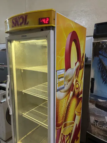 Cervejeira expositora 570 litros 220V funcionando perfeitamente entregamos com garantia 