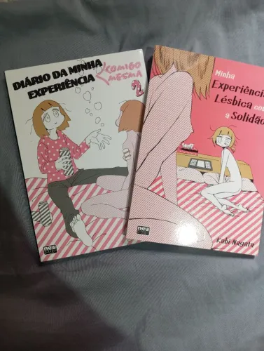 Kit de 2 Quadrinhos semi novos 