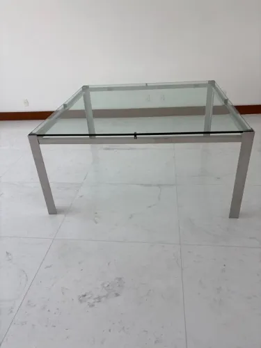 Mesa ARTEFACTO inox com tampo de vidro 15mm