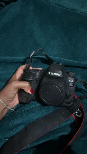 Camera canon 6D MARK II