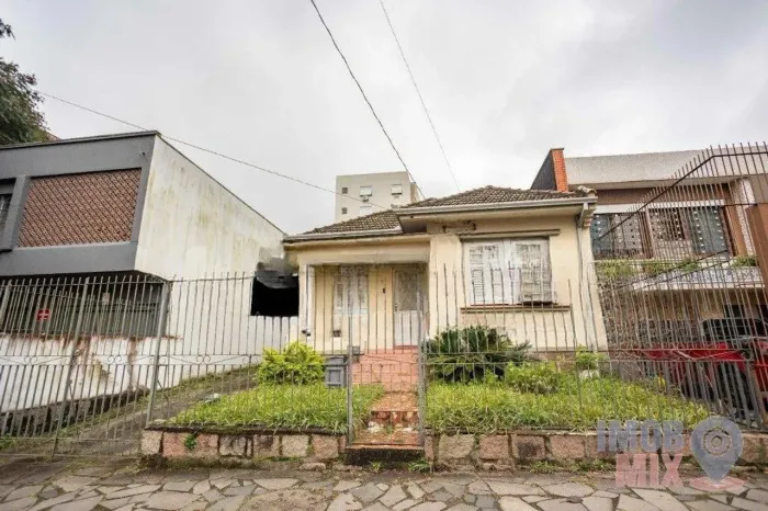 Casa plana, 3 quartos, pátio enorme, excelente para negócios, bairro Passo Da Areia, Zona 