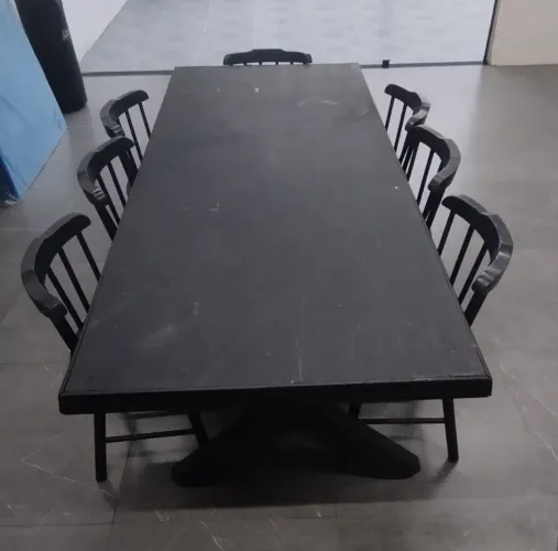 Mesa Rústica com 8 cadeiras