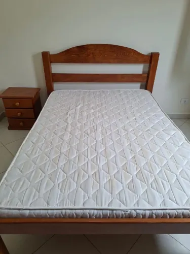 CAMA DE CASAL EM MADEIRA ANGELIN MACIÇA