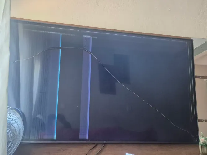 TV smart LG 65pol tela quebrada