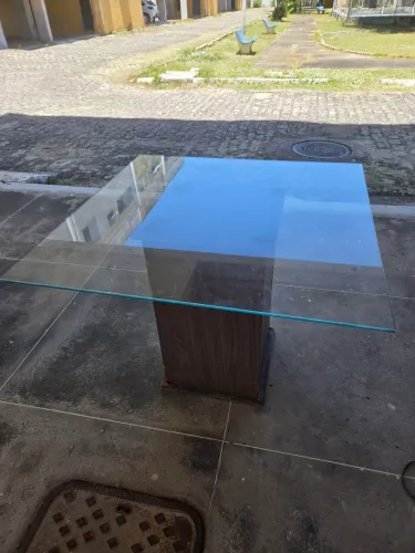 Mesa de vidro quadrada